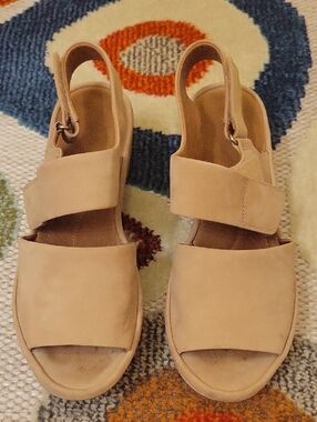 Clarks Women's Beige Slingback Sandals